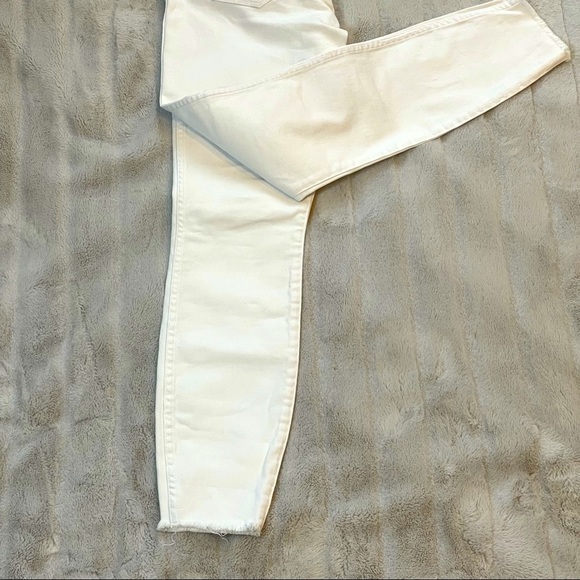 White jeans no rips. - Picture 4 of 4